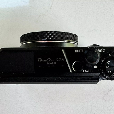 🎀 Pre-owned camera Hot  Black Digicam Compact Power with Pro Performance 🎀