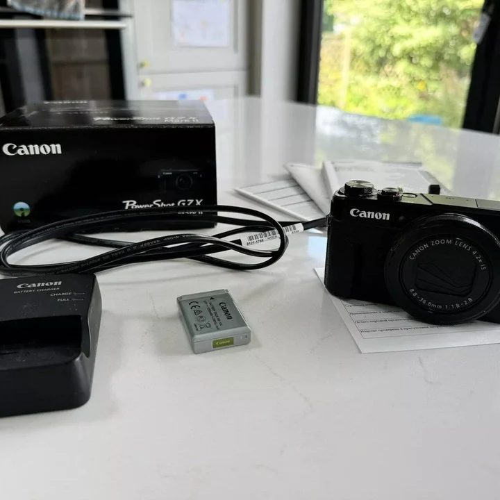 🎀 Pre-owned camera Hot  Black Digicam Compact Power with Pro Performance 🎀